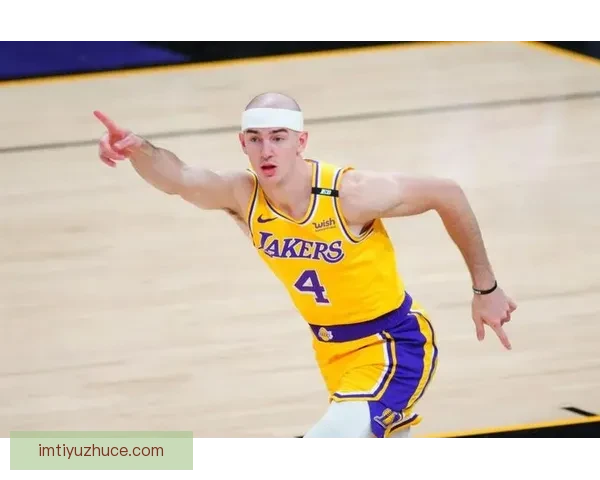 卡鲁索调皮抢水壶哈特机智躲避结果泼满前队友一身水